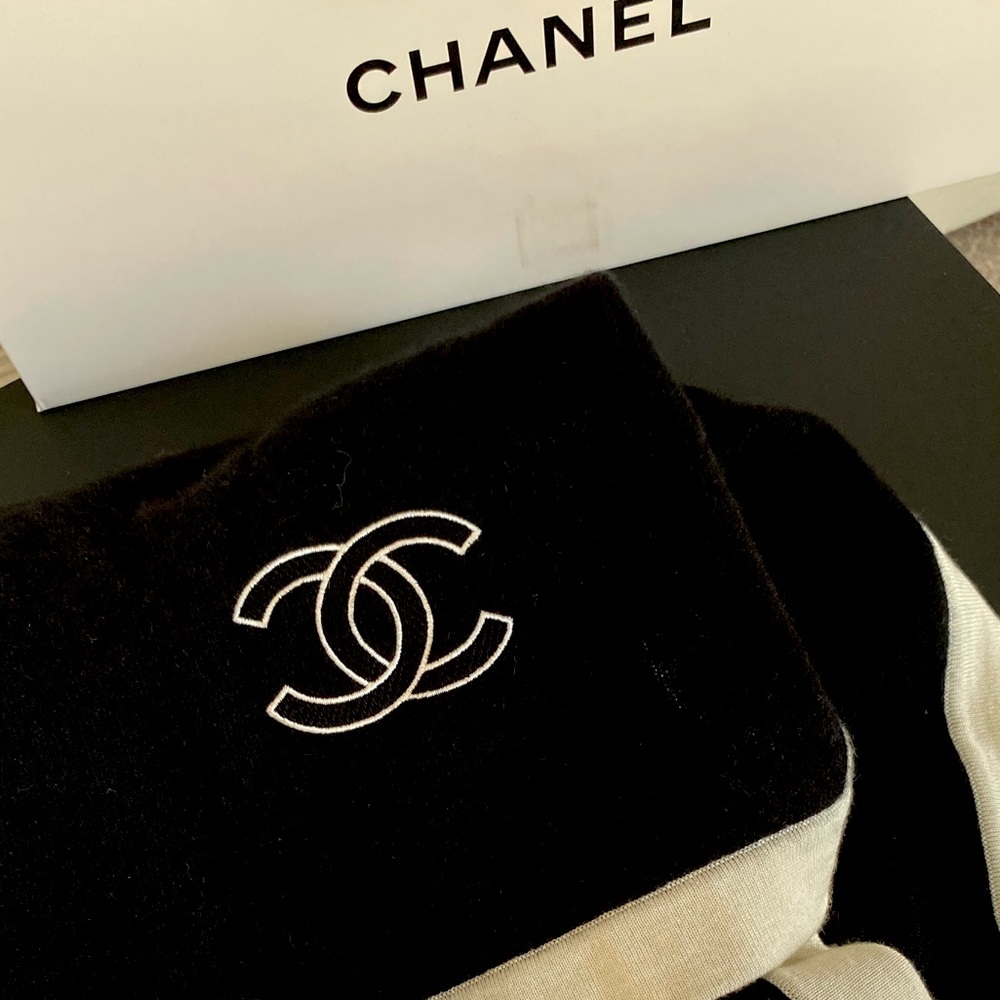 FULL SET - CHANEL Black / Beige Cashmere and Silk Stole Shawl - Picture 8 of 10